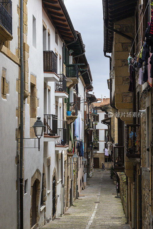 Hondarribia在去Santiago del Pais Vasco路上